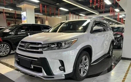 Toyota Highlander III, 2021 год, 3 100 000 рублей, 1 фотография