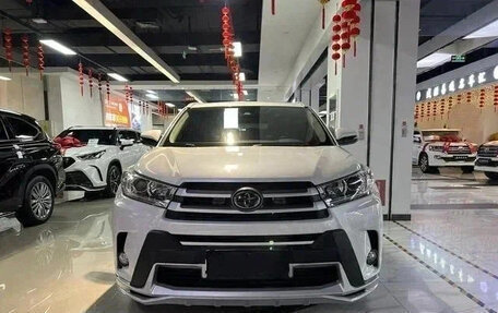 Toyota Highlander III, 2021 год, 3 100 000 рублей, 2 фотография