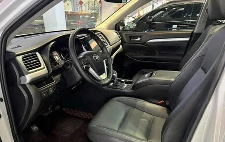 Toyota Highlander III, 2021 год, 3 100 000 рублей, 5 фотография