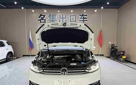 Volkswagen Touran III, 2022 год, 1 890 050 рублей, 7 фотография