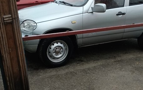 Chevrolet Niva I рестайлинг, 2003 год, 300 000 рублей, 3 фотография