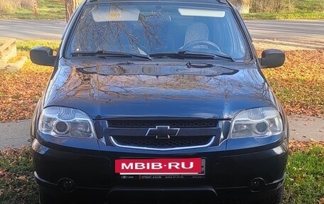 Chevrolet Niva I рестайлинг, 2011 год, 595 000 рублей, 2 фотография