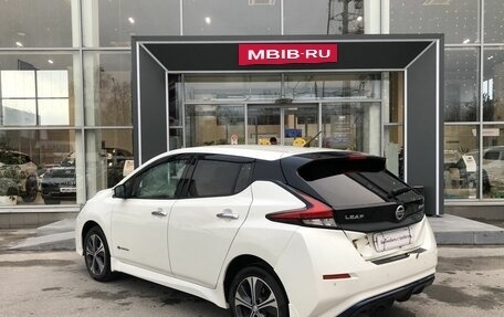Nissan Leaf II, 2018 год, 1 249 000 рублей, 5 фотография