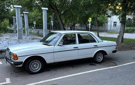 Mercedes-Benz W123, 1981 год, 1 800 000 рублей, 1 фотография