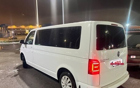 Volkswagen Caravelle T6 рестайлинг, 2018 год, 2 990 000 рублей, 3 фотография