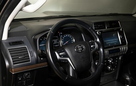 Toyota Land Cruiser Prado 150 рестайлинг 2, 2017 год, 4 554 000 рублей, 5 фотография