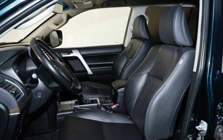 Toyota Land Cruiser Prado 150 рестайлинг 2, 2017 год, 4 554 000 рублей, 6 фотография