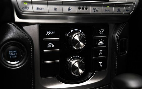 Toyota Land Cruiser Prado 150 рестайлинг 2, 2017 год, 4 554 000 рублей, 13 фотография