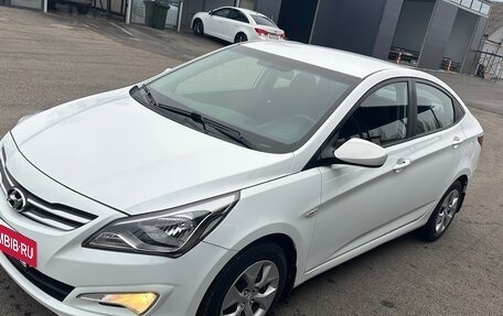 Hyundai Solaris II рестайлинг, 2016 год, 1 120 000 рублей, 2 фотография