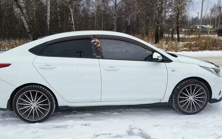 Hyundai Solaris II рестайлинг, 2017 год, 1 020 000 рублей, 4 фотография