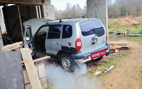 Chevrolet Niva I рестайлинг, 2004 год, 85 000 рублей, 10 фотография