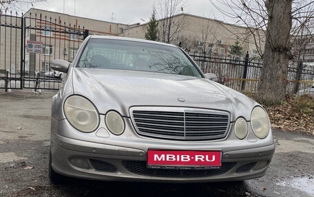 Mercedes-Benz E-Класс, 2003 год, 950 000 рублей, 1 фотография