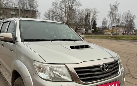 Toyota Hilux VII, 2014 год, 2 700 000 рублей, 2 фотография