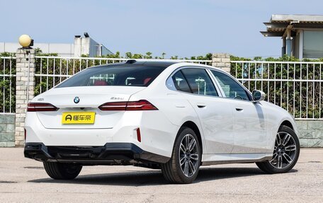 BMW 5 серия, 2025 год, 6 950 000 рублей, 5 фотография