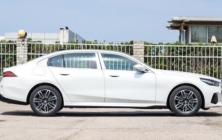 BMW 5 серия, 2025 год, 6 950 000 рублей, 6 фотография