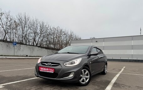 Hyundai Solaris II рестайлинг, 2013 год, 900 000 рублей, 1 фотография