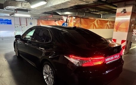 Toyota Camry, 2020 год, 3 300 000 рублей, 2 фотография