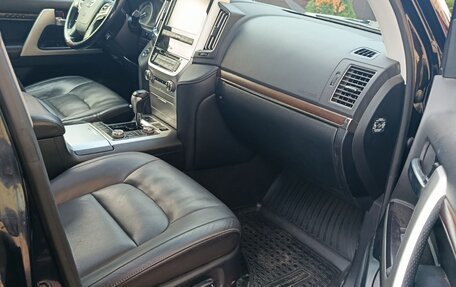 Toyota Land Cruiser 200, 2020 год, 7 500 000 рублей, 5 фотография