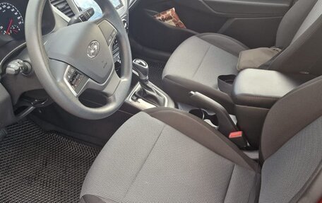 Hyundai Solaris II рестайлинг, 2020 год, 1 700 000 рублей, 11 фотография