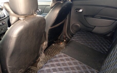 Renault Logan II, 2016 год, 700 000 рублей, 7 фотография