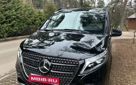 Mercedes-Benz V-Класс, 2022 год, 8 990 000 рублей, 2 фотография