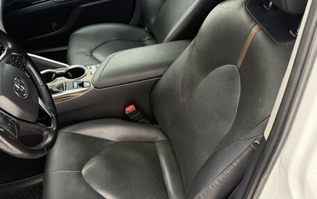 Toyota Camry, 2019 год, 3 400 000 рублей, 10 фотография