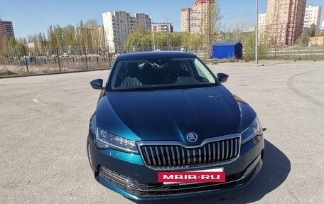 Skoda Superb III рестайлинг, 2020 год, 2 950 000 рублей, 2 фотография