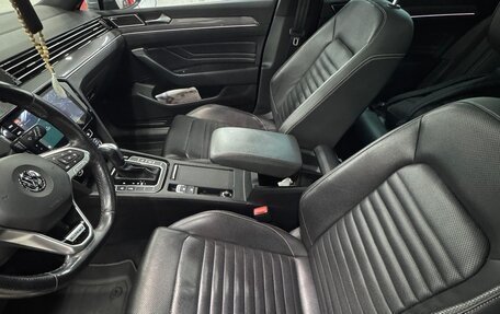 Volkswagen Passat B8 рестайлинг, 2019 год, 3 580 000 рублей, 25 фотография