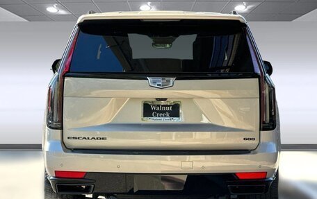 Cadillac Escalade V, 2024 год, 276 365 рублей, 7 фотография