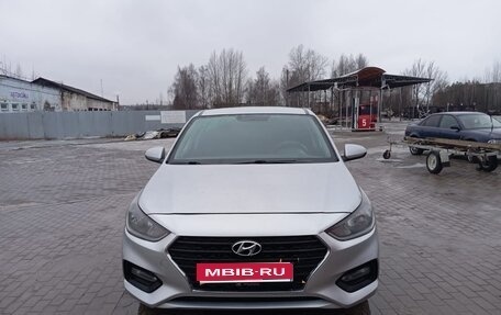 Hyundai Solaris II рестайлинг, 2018 год, 1 050 000 рублей, 1 фотография