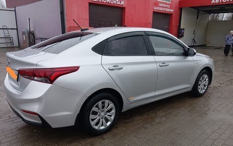 Hyundai Solaris II рестайлинг, 2018 год, 1 050 000 рублей, 3 фотография