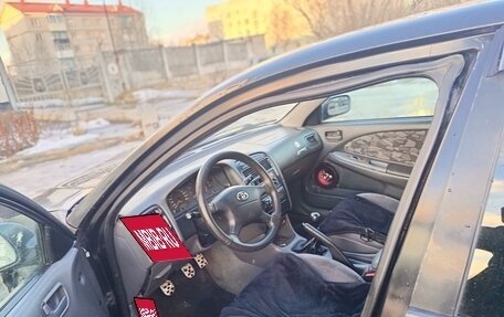 Toyota Avensis III рестайлинг, 1998 год, 165 000 рублей, 1 фотография