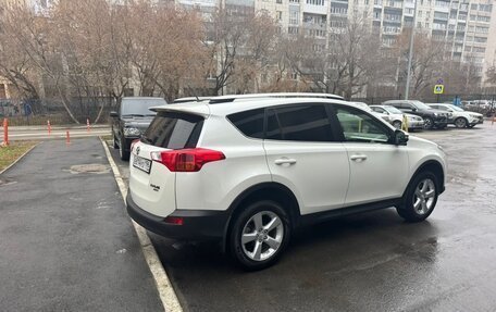 Toyota RAV4, 2015 год, 2 150 000 рублей, 3 фотография