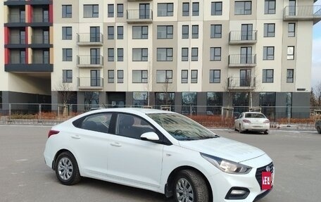 Hyundai Solaris II рестайлинг, 2017 год, 856 000 рублей, 3 фотография