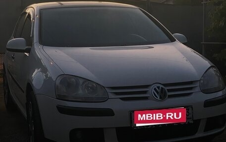 Volkswagen Golf V, 2005 год, 750 000 рублей, 1 фотография