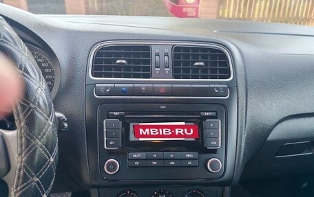 Volkswagen Polo VI (EU Market), 2011 год, 850 000 рублей, 21 фотография