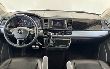 Volkswagen Multivan T6 рестайлинг, 2016 год, 3 125 000 рублей, 5 фотография