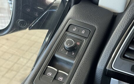 Volkswagen Multivan T6 рестайлинг, 2016 год, 3 125 000 рублей, 8 фотография