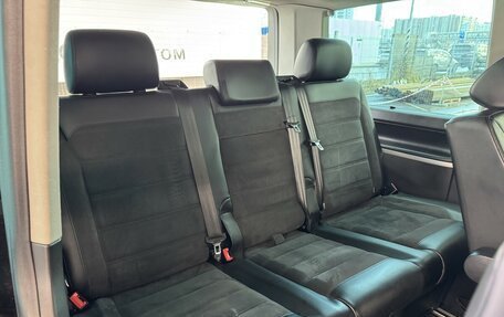 Volkswagen Multivan T6 рестайлинг, 2016 год, 3 125 000 рублей, 18 фотография