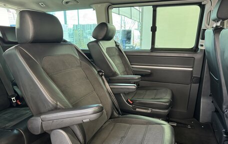 Volkswagen Multivan T6 рестайлинг, 2016 год, 3 125 000 рублей, 17 фотография