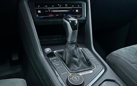 Volkswagen Tiguan II, 2021 год, 2 890 600 рублей, 14 фотография