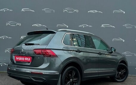 Volkswagen Tiguan II, 2021 год, 2 890 600 рублей, 2 фотография