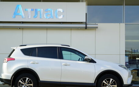 Toyota RAV4, 2018 год, 2 790 000 рублей, 6 фотография