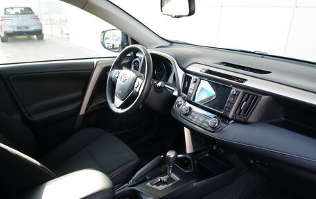 Toyota RAV4, 2018 год, 2 790 000 рублей, 11 фотография