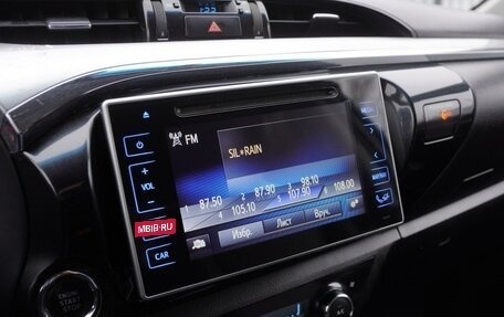 Toyota Hilux VIII, 2016 год, 2 750 000 рублей, 13 фотография