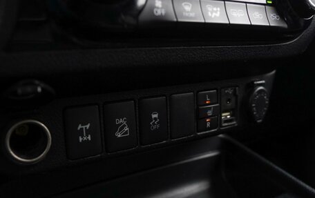 Toyota Hilux VIII, 2016 год, 2 750 000 рублей, 17 фотография