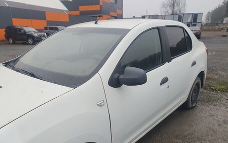 Renault Logan II, 2017 год, 330 000 рублей, 2 фотография