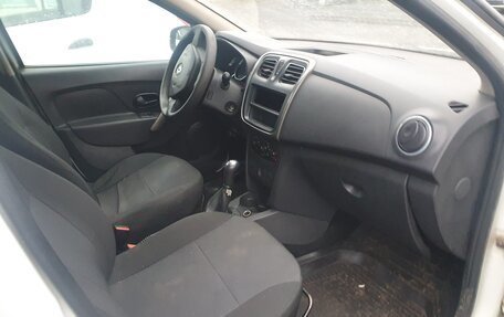 Renault Logan II, 2017 год, 330 000 рублей, 7 фотография