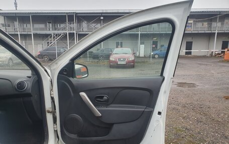 Renault Logan II, 2017 год, 330 000 рублей, 10 фотография