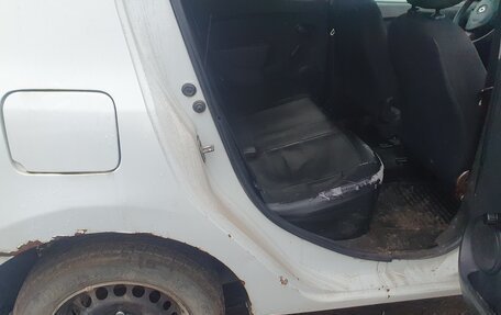 Renault Logan II, 2017 год, 330 000 рублей, 9 фотография